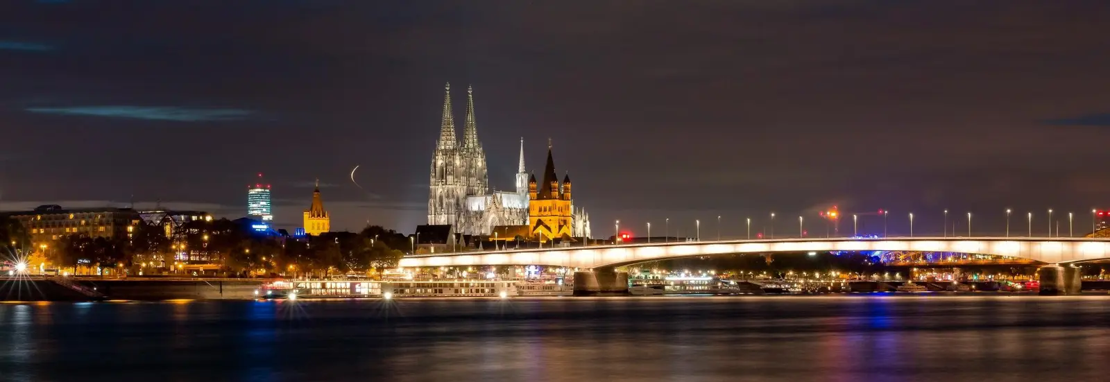 Kölner Skyline nach der Farbgestaltung